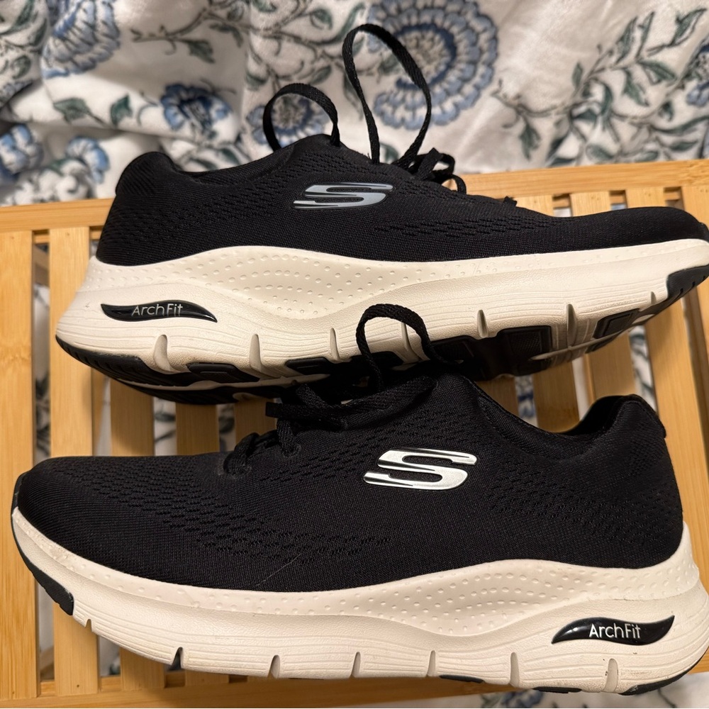 Skechers Black and White Arch Fit Shoes
